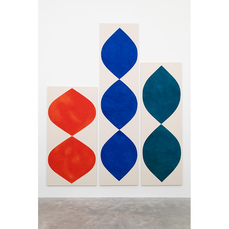 Standing Totem 1, 2015, acrylic on canvas, sewn, 72 x 36 inches / 118 x 28 inches / 90 x 30 inches. Installed dimensions: 118 x 101 inches. Photo: Jean Vong.