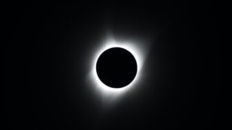 image of a total solar eclipse